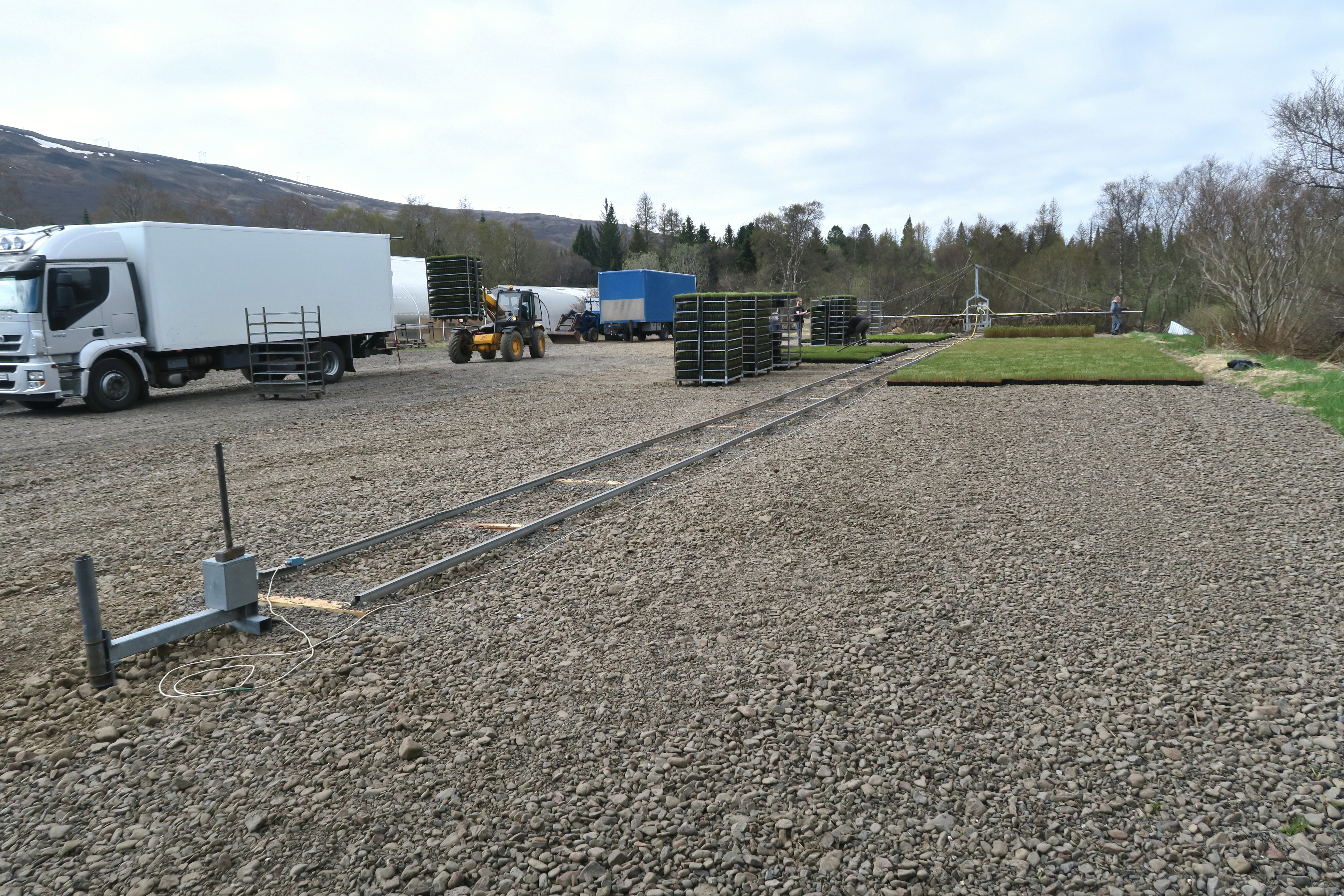 Flutningabíllinn með trjáplönturnar kominn í hlað. Ljósmynd: Þór Þorfinnsson Flutningabíllinn með trjáplönturnar kominn í hlað. Ljósmynd: Þór Þorfinnsson