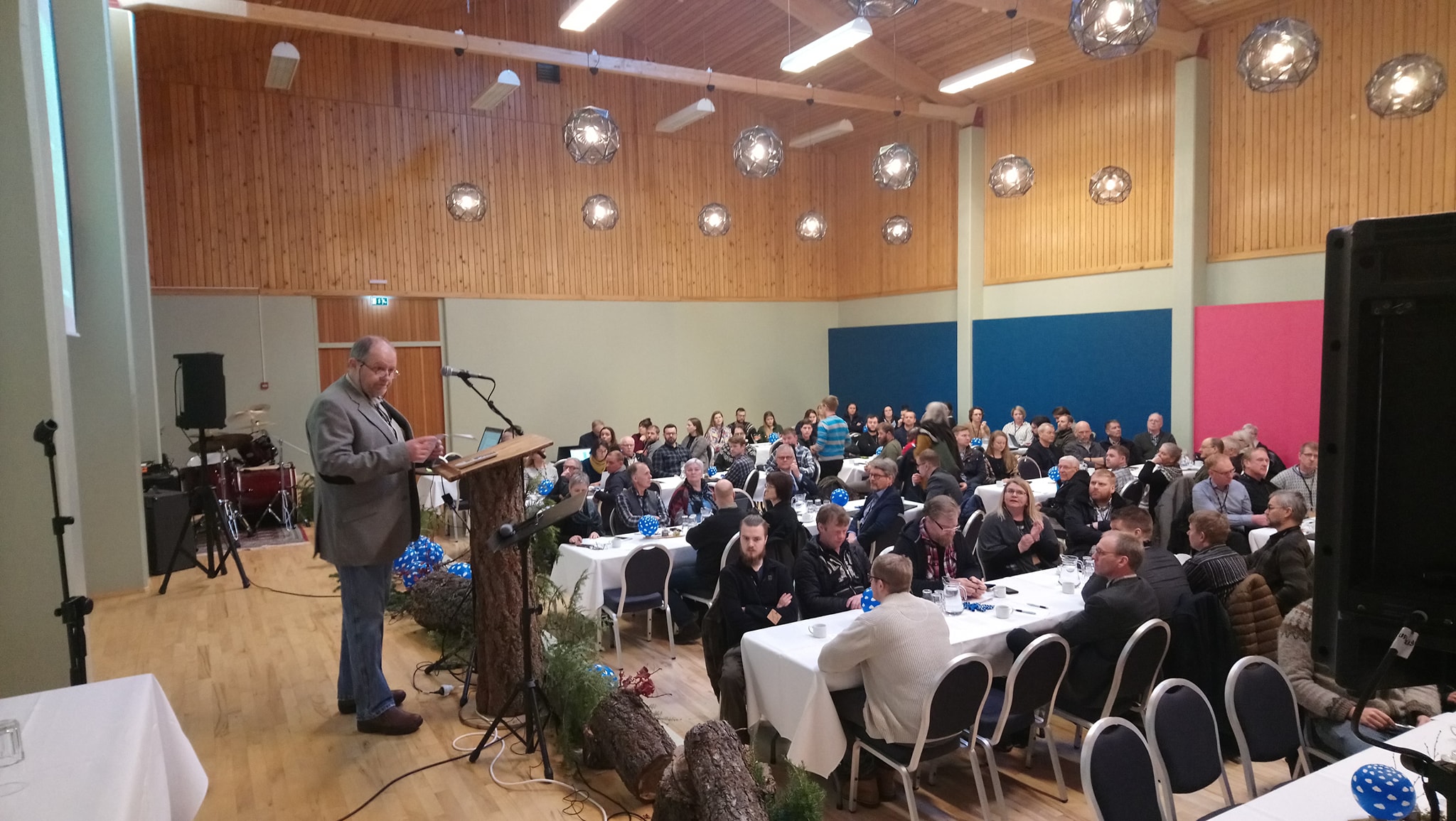 Þröstur Eysteinsson skógræktarstjóri setur Fagráðstefnu 2019. Um 140 manns eru skráð á ráðstefnuna. Ljósmynd: Pétur Halldórsson