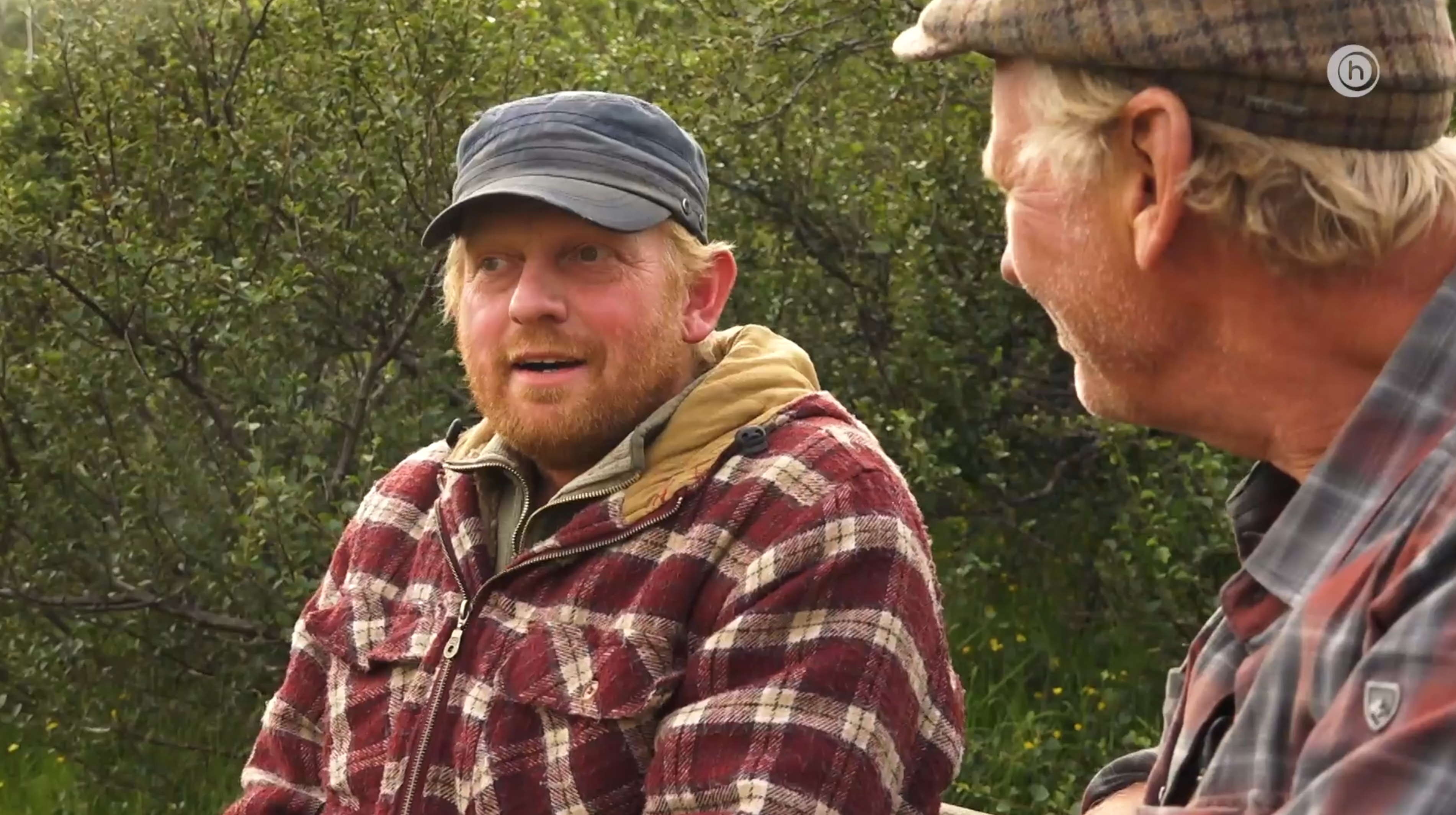 Chas Goemans, verkefnastjóri stígaviðhalds hjá Skógræktinni á Þórsmörk, í spjalli við Sigmund Erni Rúnarsson. Skjámynd úr 1. þættinum