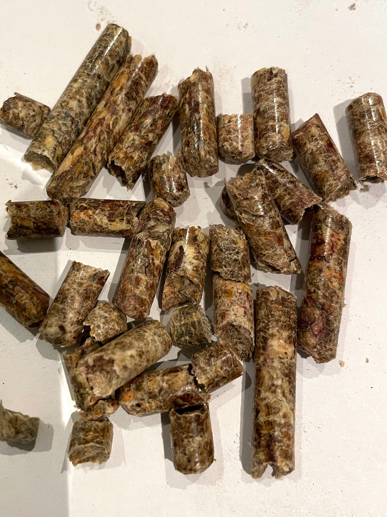 Viðarperlur úr hreinu íslensku lerki. Ljósmynd: Tandrabretti Viðarperlur úr hreinu íslensku lerki. Ljósmynd: Tandrabretti