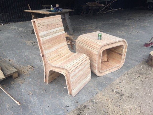 Og þá er hægt að máta húsgögnin. Má bjóða ykkur sæti?