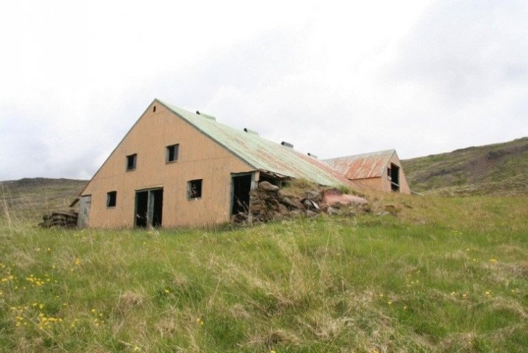 Fjárhús og hlaða við Vatnshorn