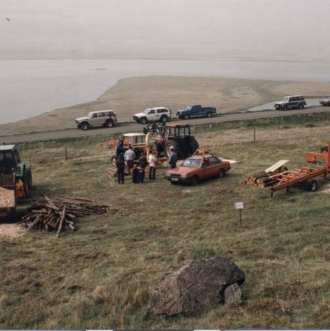 Á 25 ára afmælinu var líka sýnd viðarvinnsla, t.a.m. framleiðsla viðarkurls og girðingarstaura auk þess sem ný færanleg flettisög var tekin til kostanna. Ljósmynd: Skúli Björn Gunnarsson