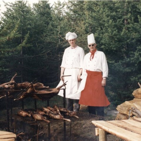 Heilgrillaðir skrokkar á 25 ára afmæli Fljótsdalsáætlunar 1995. Ljósmynd: Skúli Björn Gunnarsson