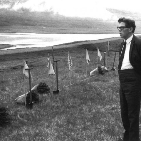 Þorsteinn Sigurðsson, læknir og formaður Skógræktarfélags Austurlands, horfði bjartsýnn til framtíðar 25. júní 1970, áður en gróðursetningin hófst á Víðivöllum. Mynd: Halldór Sigurðsson - myndasafn Skógræktarinnar
