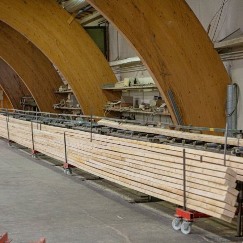 Timbrið búið undir lokavinnslu fyrir límingu. Ljósmynd: Einar Bjarnason