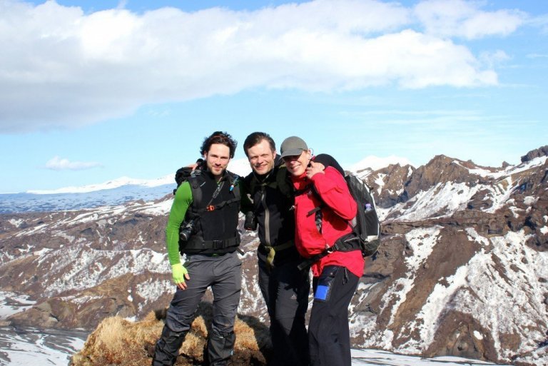 Kátir sjálfboðaliðar í góðu en köldu veðri á Goðalandi í lok apríl.