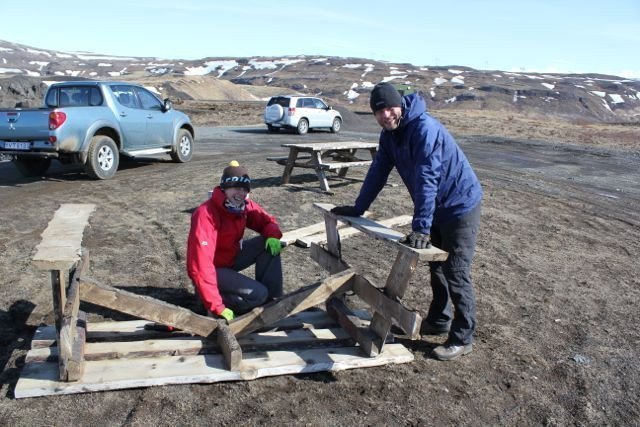Þetta borð fékk yfirhalningu og ætti að duga vel í sumar.