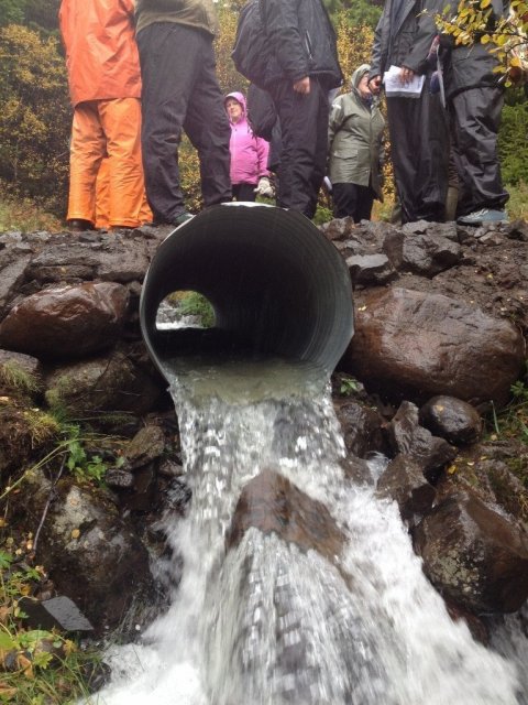 Góður frágangur ræsa kemur í veg fyrir<br />
óþarfa tjón á vegum í leysingum og vatnsveðri.