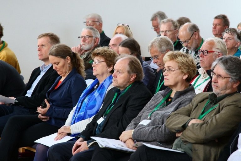 Sigrún Magnúsdóttir, umhverfis- og auðlindaráðherra, og Þröstur Eysteinsson skógræktarstjóri, sem hér sjást fyrir miðri mynd, ávörpuðu aðalfundinn við upphaf hans á föstudag.