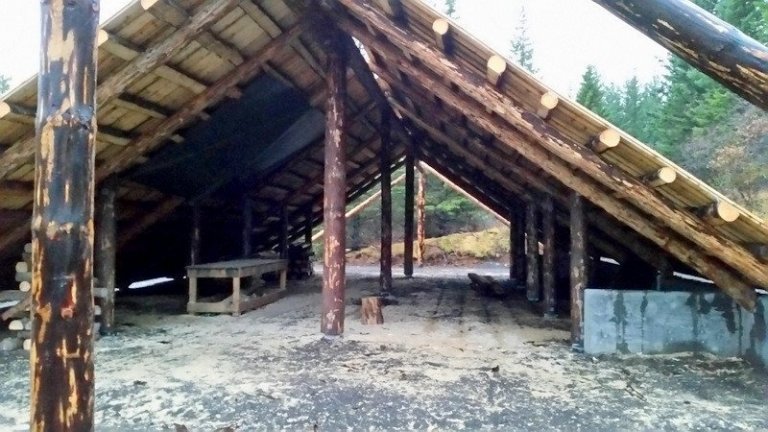 Víst er að ekki mun væsa um gesti skógarins í bálskýlinu þar sem rúmt verður um fólk.