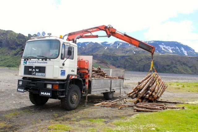 Timburbíllinn kominn í Langadal.