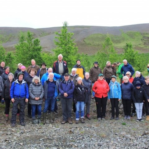 Hópurinn sem tók þátt í fundi og skógargöngu á Ferstiklu. Ljósmynd: Bergþóra Jónsdóttir