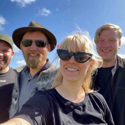 Trausti Jóhannsson, skógarvörður á Suðurlandi, lengst t.v. í sólinni í Múlakoti ásamt Birni, Hjördísi og Sverri. Ljósmynd: Hjördís Jónsdóttir