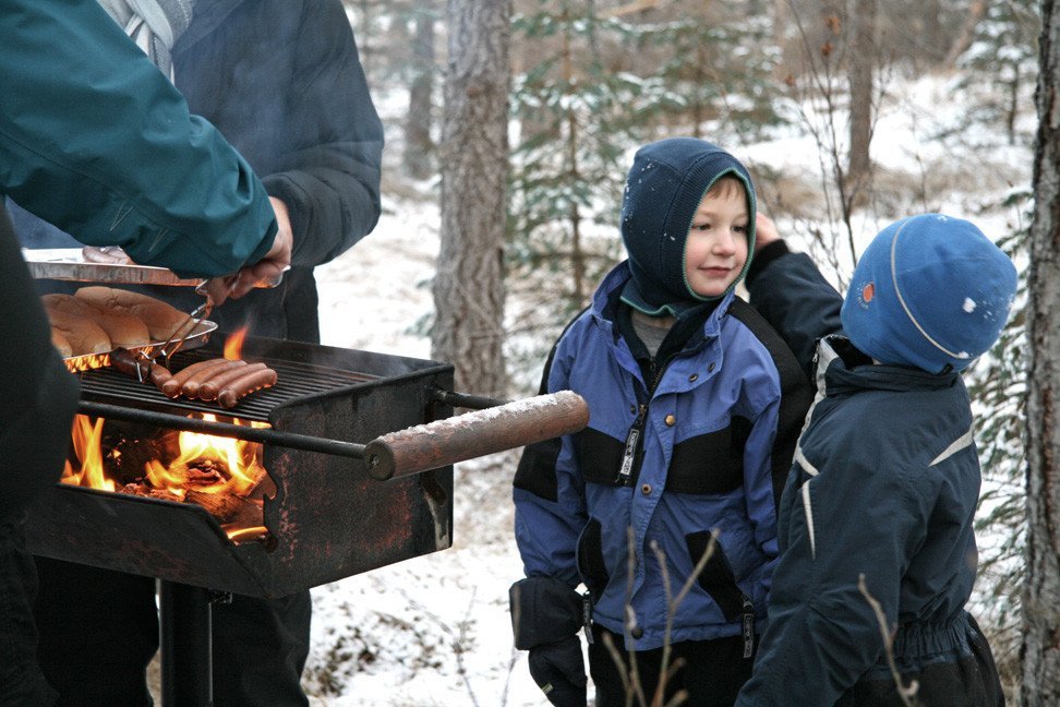 Starfsfólk SR á Austurlandi og fjölskyldur í Hallormsstaðaskógi á aðventu 2008