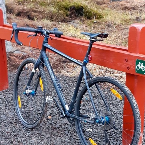 Nýi hjólastandurinn á Hallormsstað kominn í notkun. Ljósmynd: Þór Þorfinnsson