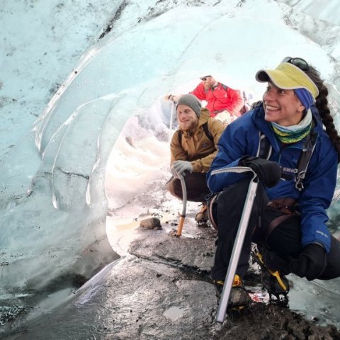 Litið inn í íshelli. Ljósmynd: Elísabet Atladóttir