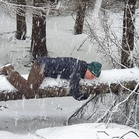 Fallinn höfðingi knúsaður