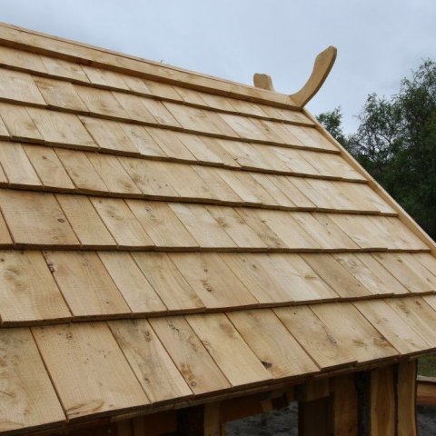 Þunnar viðarskífur eru endingargtott þakefni. Ljósmynd: Pétur Halldórsson