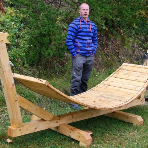 Hengirúm sem minnir á víkingaskip. Ljósmynd: Pétur Halldórsson