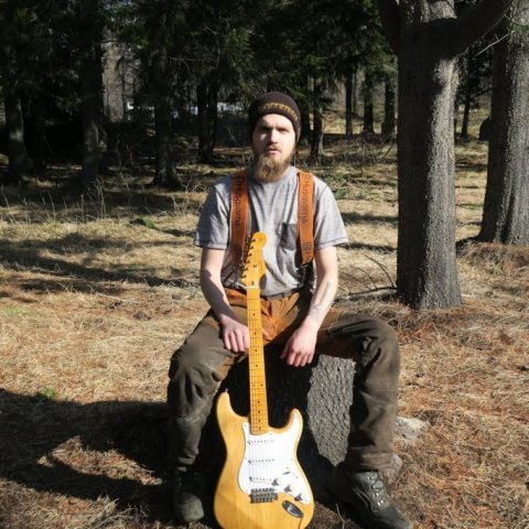 Stoltur gítarsmiður