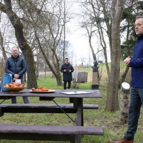 Guðmundur Haukur Sigurðsson hjá Vistorku ávarpar samkomuna. Ljósmynd: Pétur Halldórsson