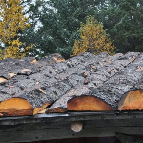 Þak klætt með bökum af sitkagreni. Ljósmynd: Pétur Halldórsson