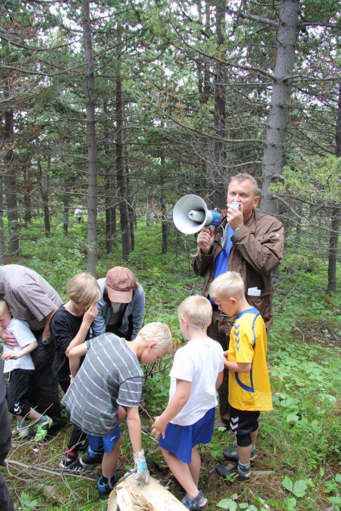17 Skógarvörður ávarpar hópinn