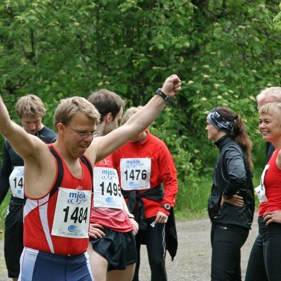 Hlauparar hita upp fyrir átökin.