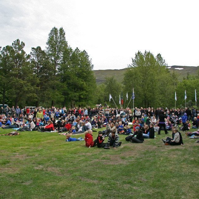 Mikill fjöldi fólks sótti Hallormsstaðaskóg heim.