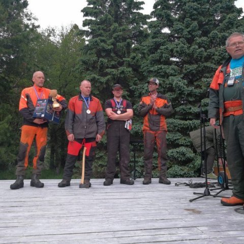 Verðlaun í skógarhöggskeppni