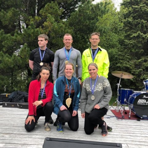 Sigurvegar í Skógarhlaupinu, Ágúst Már Þórðarson, Skúli Skúlason, Halldór Halldórsson, Martina Kasparova, Hanna Gyða Þráinsdóttir og Ragnhildur Aðalsteinsdóttir. Ljósmynd: Anna Birna Jakobsdóttir