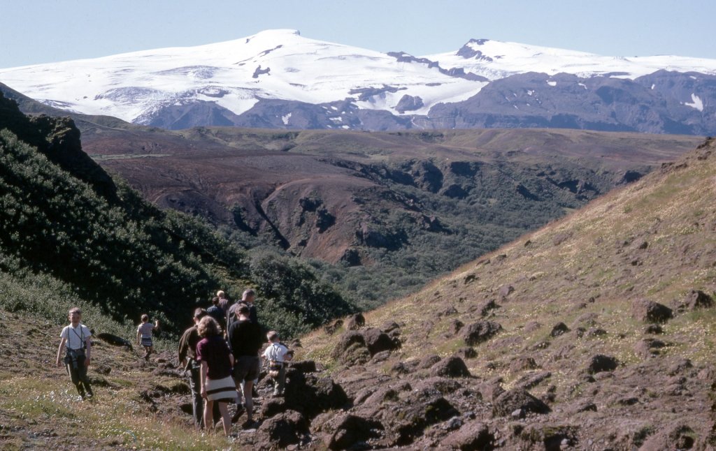 Úr Húsadal á Þórsmörk, séð til Eyjafjallajökuls upp úr miðri 20. öld. Ljósmynd: Einar Þ. Guðjohnsen
