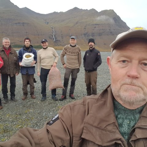 Þröstur og fræsöfnunargengi eftir vel heppnaða söfnunarferð í Steinadal
