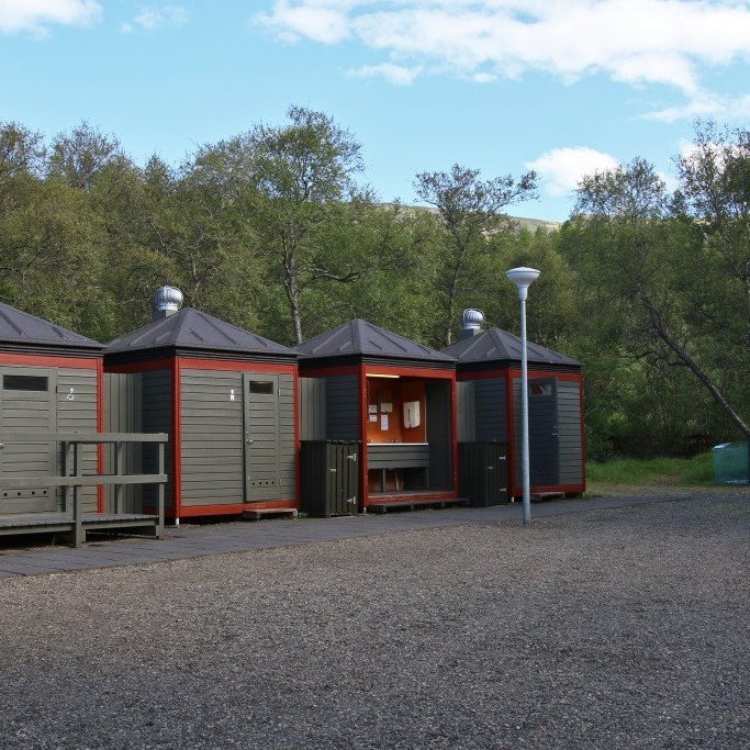 Snyrtingar á tjaldsvæðinu í Atlavík. Ljósmynd: Pétur Halldórsson