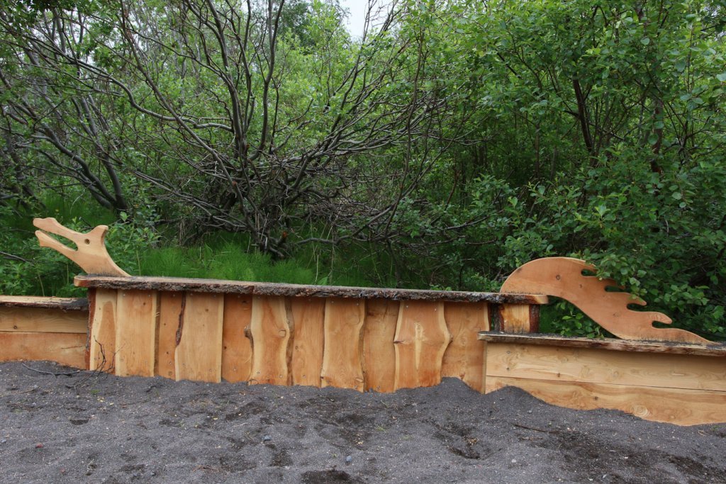 Sandkassi úr íslensku lerki í ævintýraútgáfu. Ljósmynd: Pétur Halldórsson