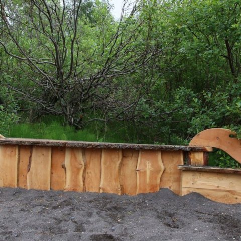 Sandkassi úr íslensku lerki í ævintýraútgáfu. Ljósmynd: Pétur Halldórsson