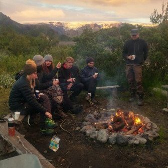 Við varðeldinn á fallegu kvöldi í Langadal. Ljósmynd: Jenny Allen