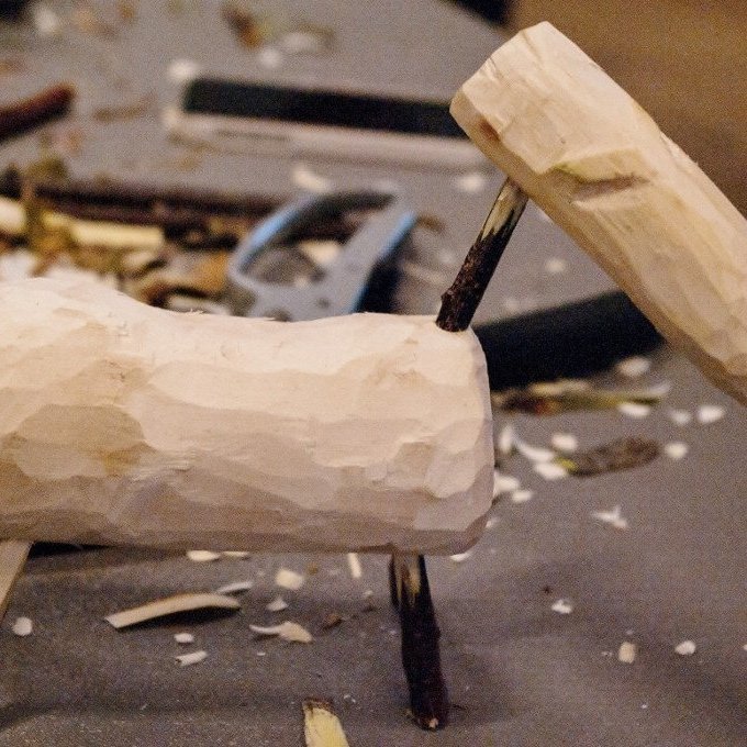 Svona skemmtilegan hest er hægt að búa til með samsetningu á þurrum viði og fersku greinaefni.. Ljósmynd: Ólafur Oddsson