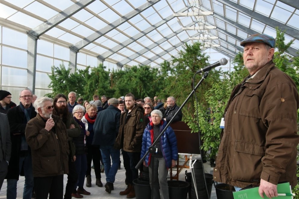 Vettvangsferð í fræhöllina á Vöglum í Fnjóskadal var á dagskrá ráðstefnunnar fyrri daginn. Þar var f…