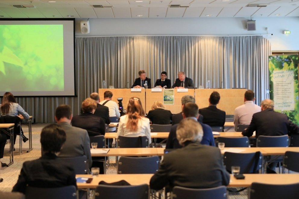 Fundurinn var haldinn í Marina-ráðstefnumiðstöðinni í miðborg Helsinki. Fulltrúar víðs vegar úr Evró…