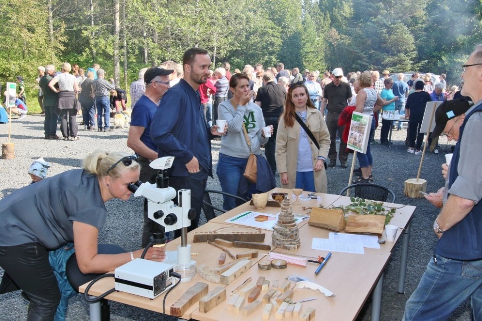 Gestir á skógardeginum á Mógilsá kynntu sér verkefni og rannsóknir sem þar er unnið að og fengu t.d.…