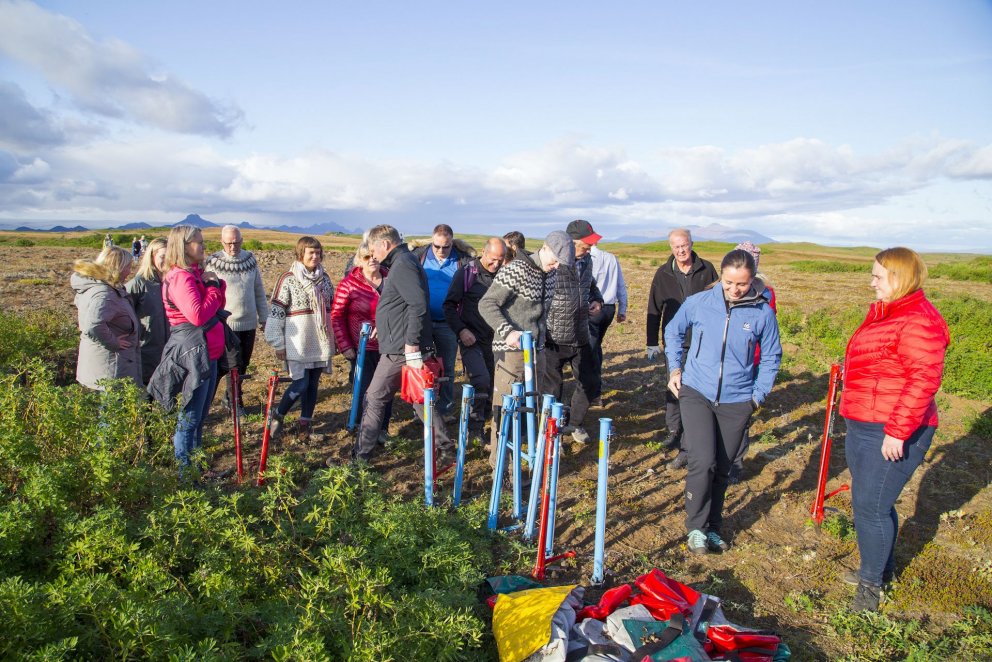 Starfsfólk Birtu og makar búa sig undir gróðursetningu í samningssvæði Birtu á Haukadalsheiði. Ljósm…