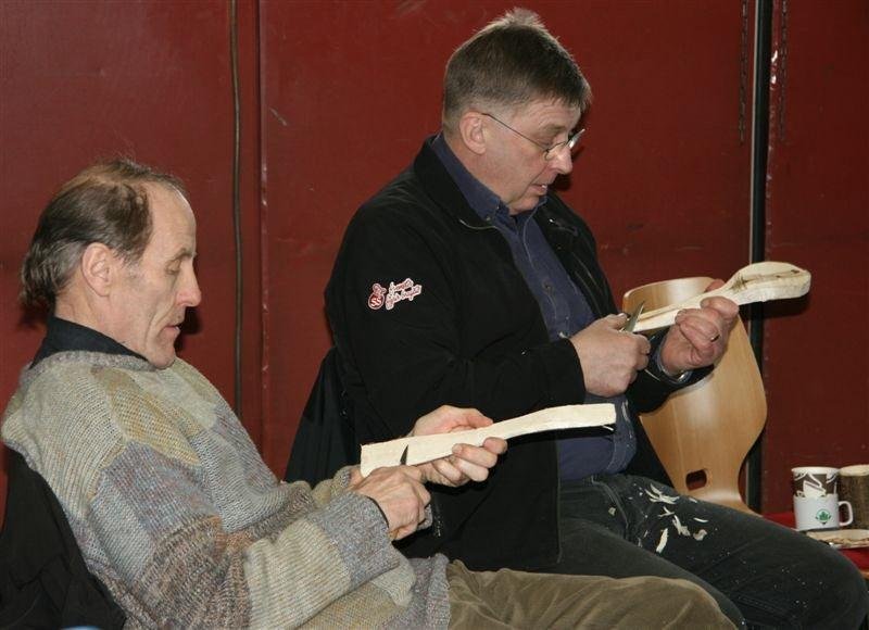 Skógarbændur tálga á Hvanneyri