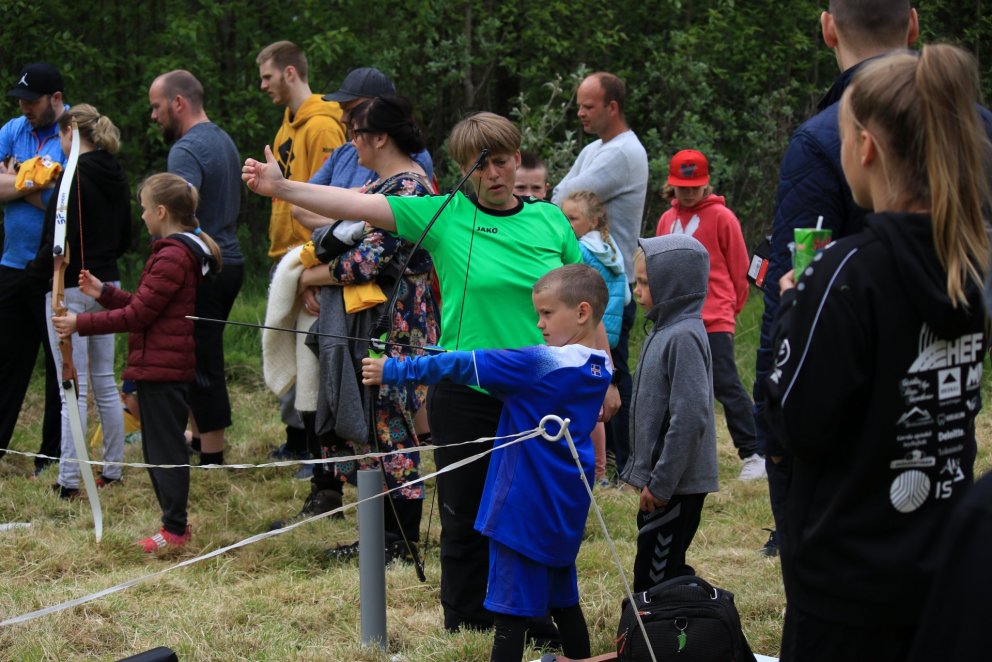 Eitt af því sem í boði var á Skógardeginum mikla í ár var leiðsögn í bogfimi. Ljósmynd: Anna Birna J…