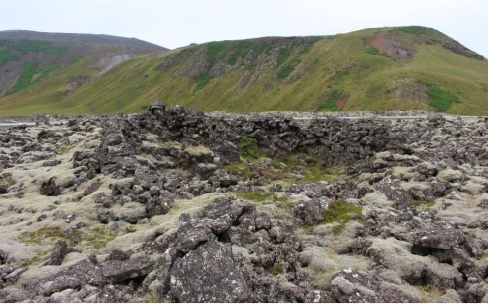 Byrgi vegagerðarmanna sem lögðu veg til Grindavíkur á árunum 
1914-1918. Byrgið er við núverandi Gr…