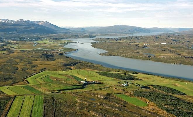 Séð yfir Breiðavað í Eiðaþinghá þar sem formaður Landssamtaka skógareigenda býr og inn eftir Lagarfl…