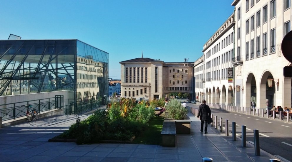 Frá miðborg Brussel þar sem fundurinn var haldinn. Ráðstefnumiðstöðin Square til vinstri. Mynd. Sigr…