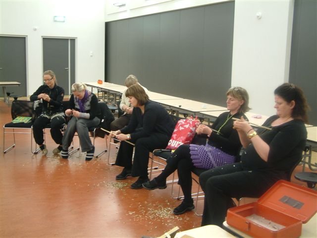 Hópsskóli kynnist útinámi og trjánytjum