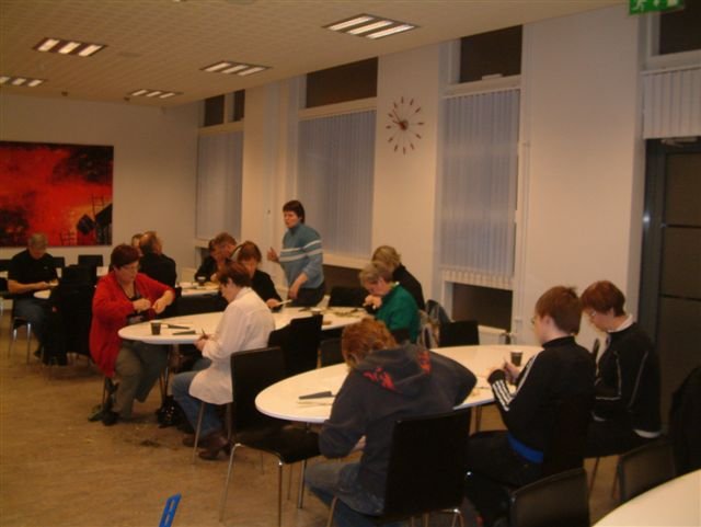 Pósturinn les í skóginn